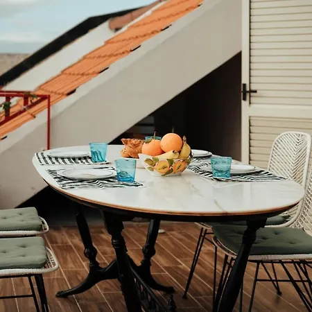 아파트 Sea View Penthouse With Terrace 마리나디지오이사이오니카