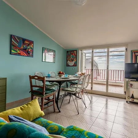 Sea View Penthouse With Terrace 아파트 마리나디지오이사이오니카